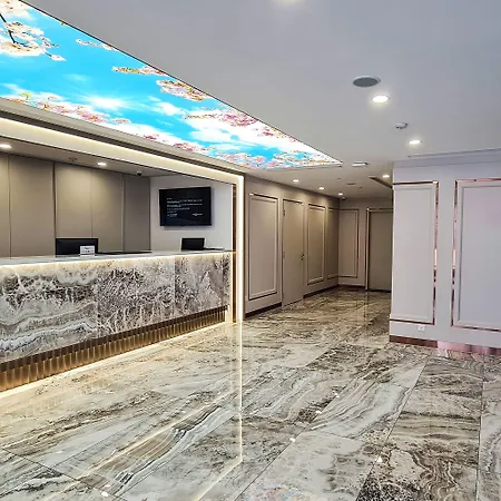 Hotel 81 Palace - Newly Renovated-3